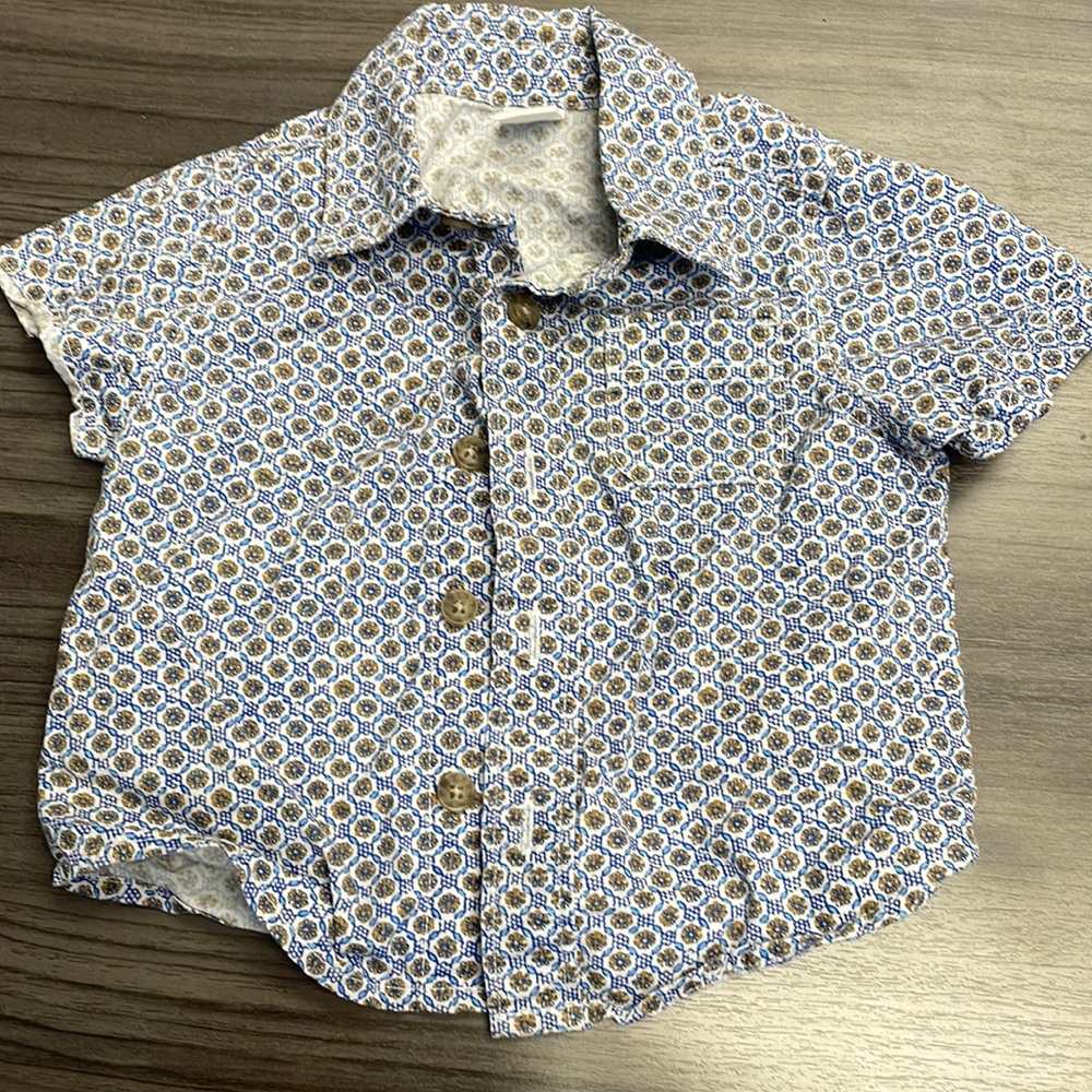 Old Navy Button Down patterned size 3-6m